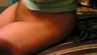 قلع جارته الساخنة هدومها وناكها فى الأنتريه - سكس مصري